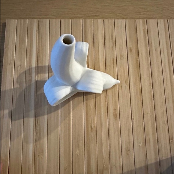 Jonathan Adler White Banana Vase - Picture 2 of 4